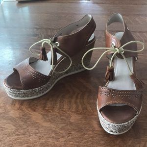 Pikolinos leather brown wedges